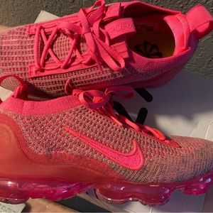 Like new pink Nike vapor max size 7